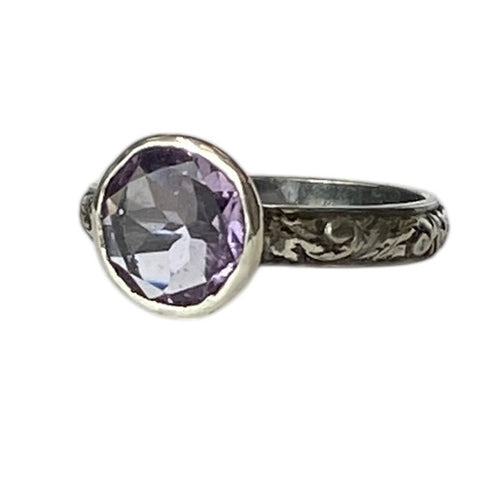 Size 8.5 Natural Amethyst Solitaire Floral Band