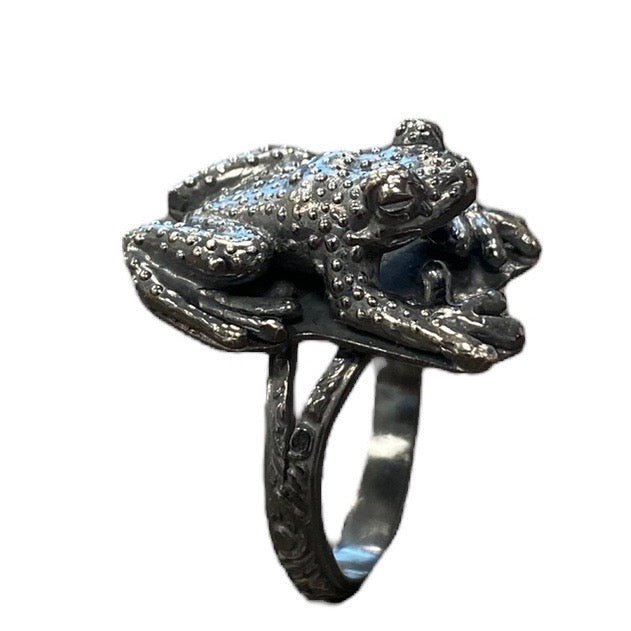 Sterling Silver Toad Familiar Ring Size 6