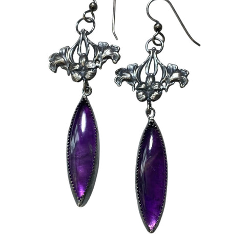 Lily Earrings with Amethyst